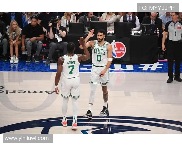 周三NBA精彩对决奇才挑战独行侠谁能赢得胜利成为焦点 周三NBA精彩对决奇才挑战独行侠谁能赢得胜利成为焦点