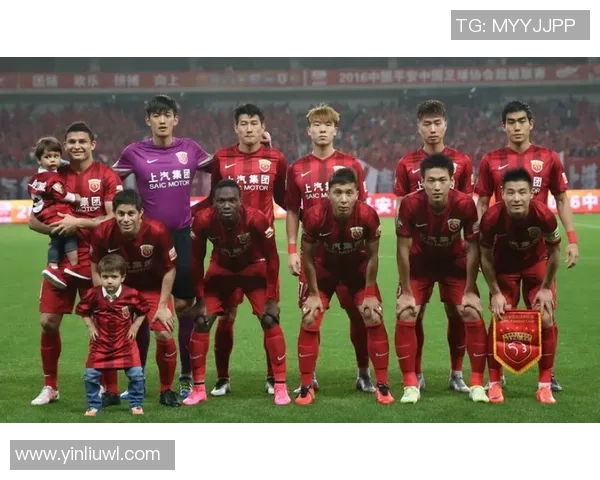 上海上港与杭州绿城赛场温馨瞬间感动人心